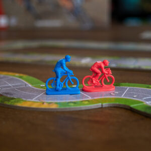 Tablero y componentes del juego de mesa Flamme Rouge en Español por la editorial Maldito Games