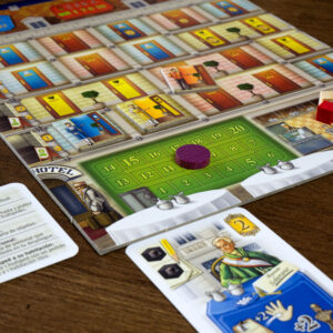 Tablero y componentes del juego de mesa Gran Hotel Austria en Español por la editorial Maldito Games