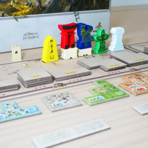 Componentes y cartas del juego de mesa Maravillas del Mundo en Español por la editorial Maldito Games