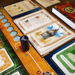 Tableros y componentes del juego de mesa Oltree en Español por la editorial Maldito Games
