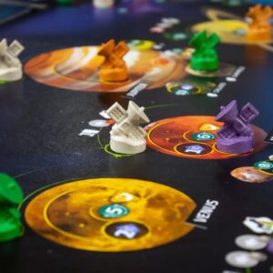 Componentes del juego de mesa SETI en Español por la editorial Devir