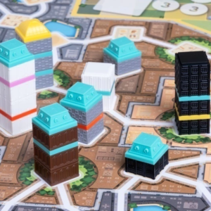 Componentes y fichas del juego de mesa Tower Up en Español por la editorial Tranjis Games